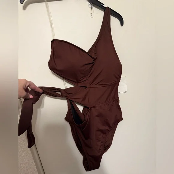 La Blanca Chocolate island goddess brown cut out one shoulder swimsuit 14 - Picture 3 of 5
